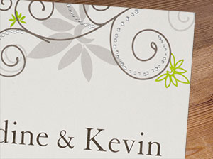 Detailaufnahme der silbern aufgedruckten Perlen – vergrößerte Abbildung Detailaufnahme der silbern aufgedruckten Perlen