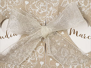 Großaufname der glitzernden Schleife. Großaufname der glitzernden Schleife.