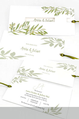 Weiße Hochzeitseinladung mit ausgezogenem weißen Texteinleger.