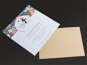 Karte aus der Hülle gezogen – vergrößerte Abbildung Karte aus der Hülle gezogen